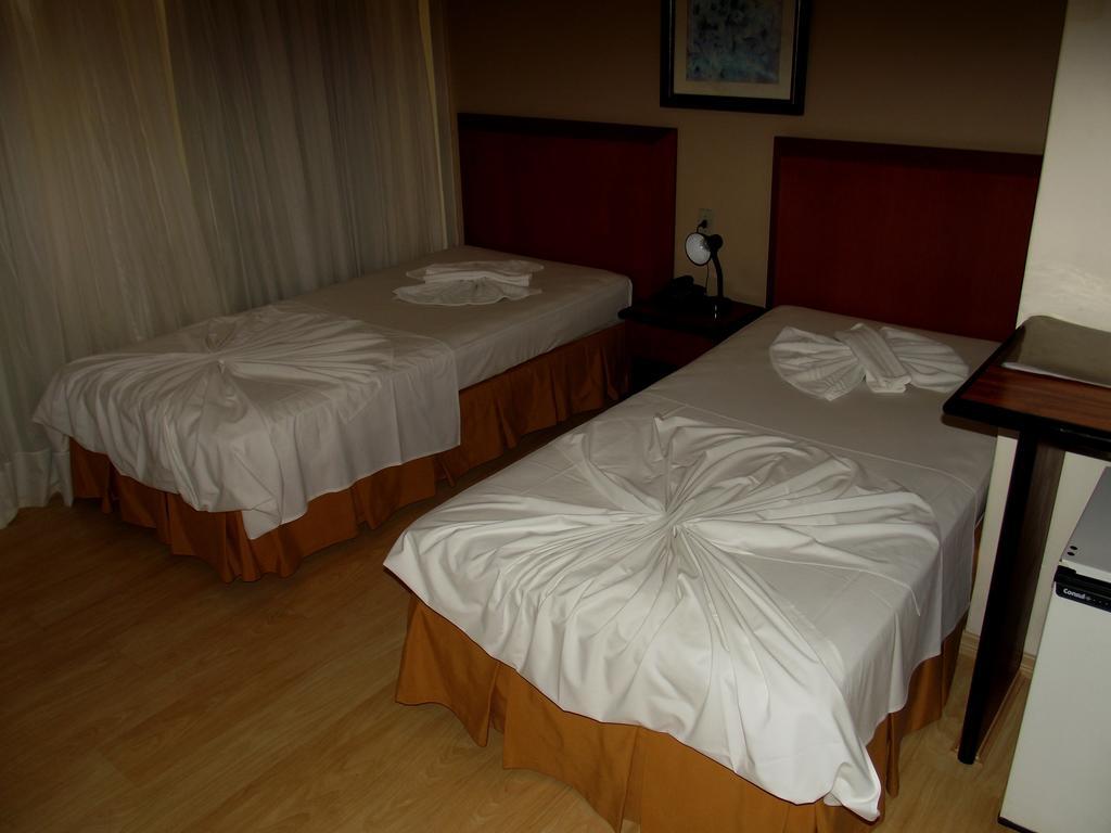 Geneviee Palace Hotel Ponta Grossa Szoba fotó