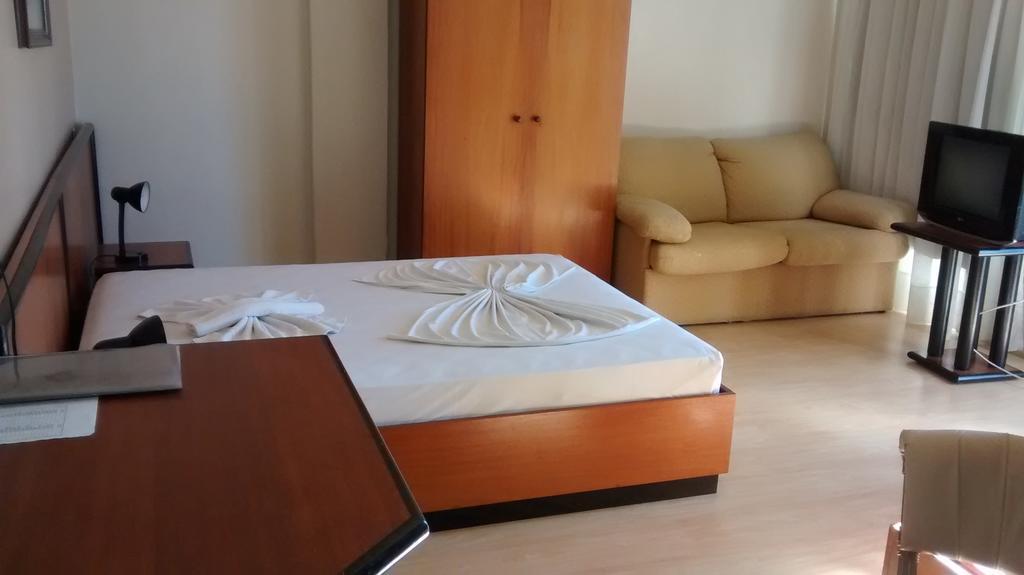 Geneviee Palace Hotel Ponta Grossa Kültér fotó